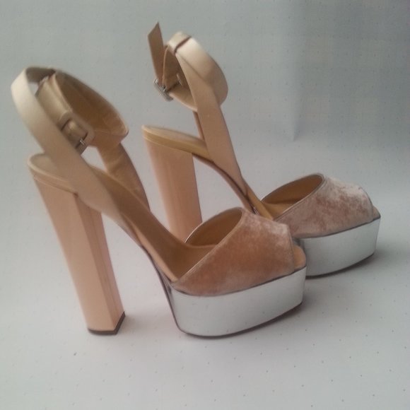 Betty Platform Velvet Sandal - Picture 3 of 8